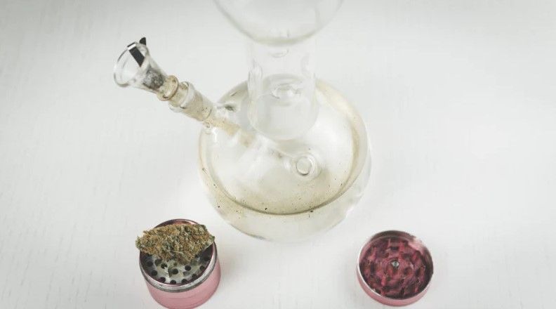 whats the difference between dabbing and vaping 2 Cannabis Basics: Dabbing and Vaping